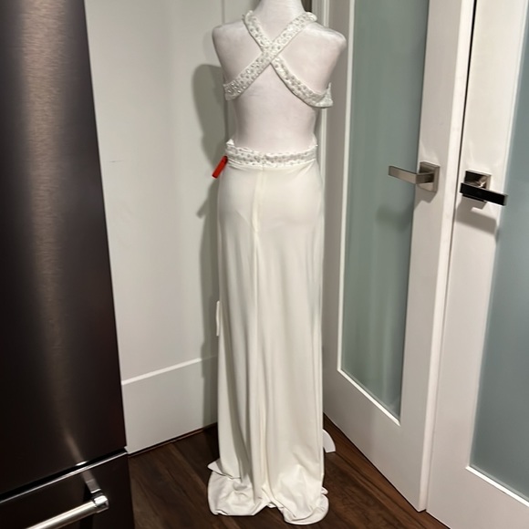 MAC DUGGAL Sequined Criss Cross Bodice Gown 4 - Picture 7 of 9